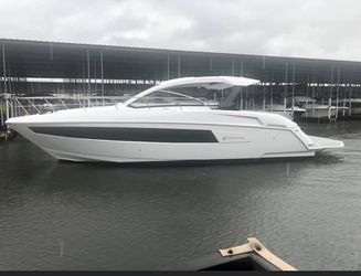 39' Cruisers Yachts 2022